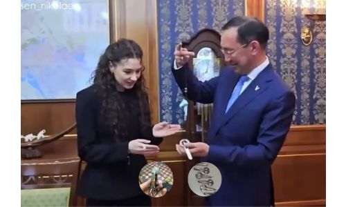 Якутын ерөнхийлөгч "Homay" дуугаараа алдартай Башкирын хамтлагт хуур бэлэглэжээ