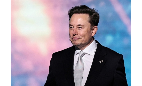 “Tesla” компанийн хувьцаа эзэмшигчид И.Маскийг ажилдаа анхаарал хандуулахыг шаардав