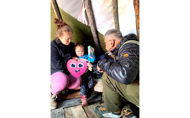 Зүрхний эмч Б.Болдсайхан Хөвсгөлийн тайгад 350 гаруй хүнд үзлэг хийжээ
