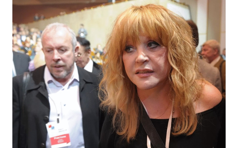 Алла Пугачева "гадаадын тагнуул"-ыг тэврэв